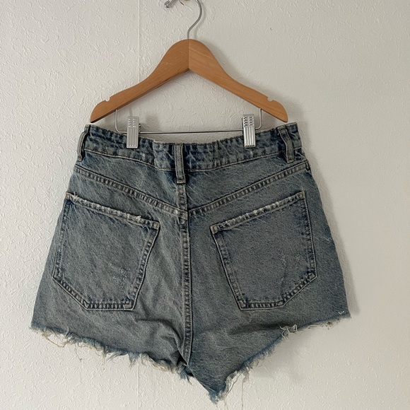 Zara High Waisted Denim Shorts, Medium wash - Picture 3 of 6